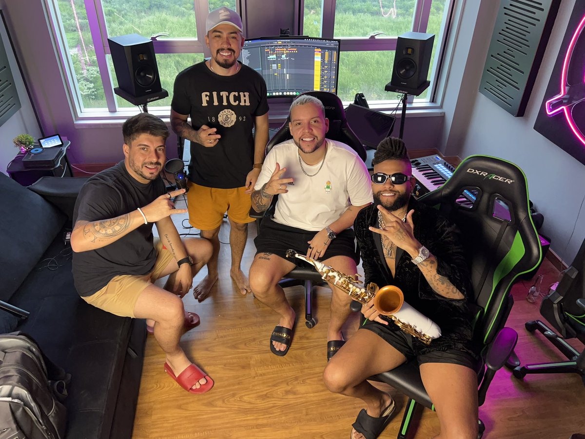 MorfasiSax's tweet photo. Tá acontecendo ein! Subiu? @ZuffoMusic @vektormusic @jordmusik https://t.co/LF11poEUMX