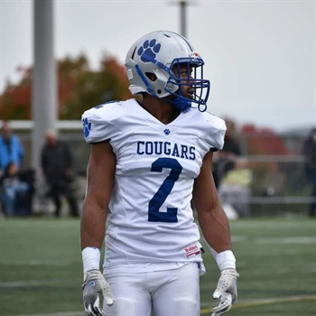 bulletinsportif's tweet image. Un des joueurs défensifs que j'ai particulièrement aimé observer dans les dernières années, Emmanuel Awuni des Cougars de Champlain-Lennoxville, a réduit sa liste à deux équipes pour la suite de sa carrière. À suivre, mais l'équipe qui mettra le grappin sur lui sera heureuse...