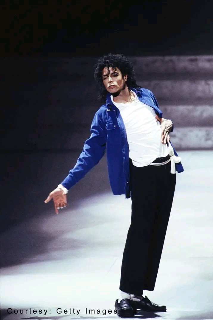 Davekenadu's tweet image. As a kid, Michael Jackson was my favorite artiste.I wanted to be like him. I was the best dancer amongst my mate then. I taught a lot of my friends how to dance like him. My dad bought me multiple M.J tapes. My love for dancing died when M.J died. 💔💔
#MichaelJacksonUnreleased