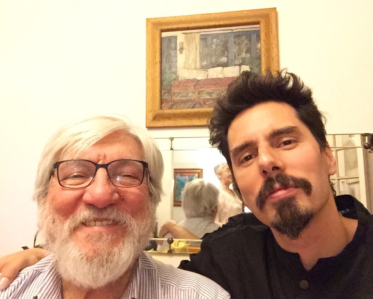 Amigas y amigos, estaremos velando a mi tío Jimmy, desde hoy a las 14:00 hrs. en José Manuel Infante 1400. Providencia.
La ceremonia será mañana miércoles a las 13:00 hrs en el mismo lugar.
Gracias infinitas a todos por el cariño 💙