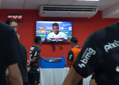 os cara assistindo o luciano falando da derrota KKKKKKKKKKKKKKKKKKK