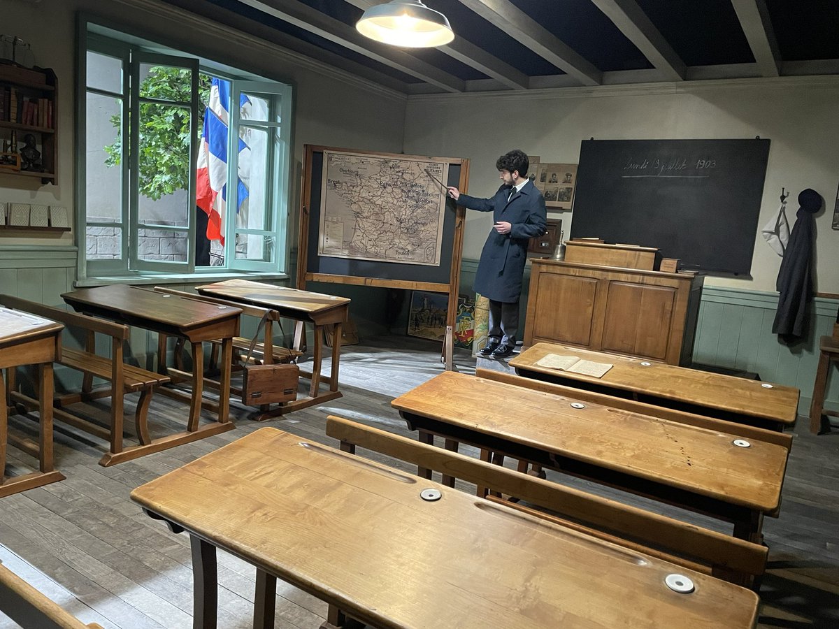 Quelle fierté d’inaugurer la <a href="/Citedelhistoire/">Cité de l’Histoire</a> à <a href="/ParisLaDefense/">Paris La Défense</a> avec <a href="/FranckFerrand/">Franck Ferrand</a> et François Nicolas d’<a href="/AmaclioP/">Amaclio_Productions</a> ! cite-histoire.com