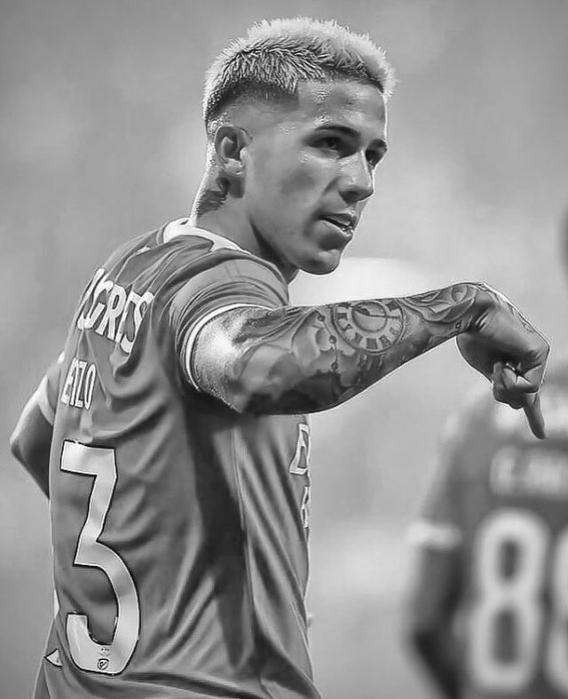 🚨 OFICIAL: ENZO NO CHELSEA ! 

O que vale bater no símbolo e dizer que fica quando “abandona” o clube que te proporcionou tudo no último dia de mercado, deixando sem outra alternativa para outras opções, ZERO ÍDOLOS, BENFICA EM PRIMEIRO ! 🦅❤️