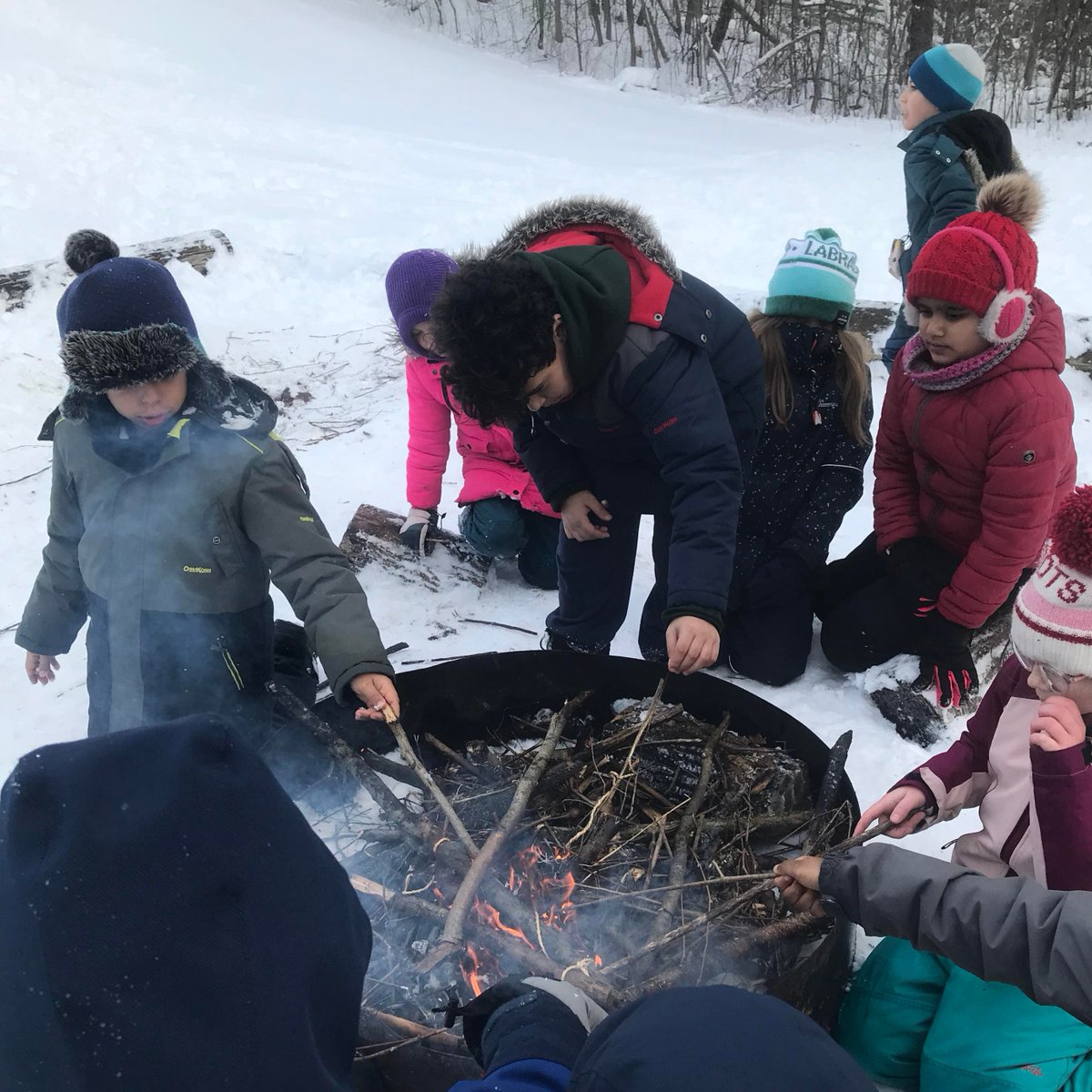 scoutscanada's tweet photo. Try new things. Explore more skills. Discover your thing.⛸️❄️️⛰️
#ExplorersNeeded
Registration for 2023 year is OPEN!
👉 https://t.co/lLOKcxQEBK 👈
7th Aldershot and 1st Port Nelson (@cecscouts) try their hand at a fire-starting competition at winter camp! https://t.co/gXWJepGW6k