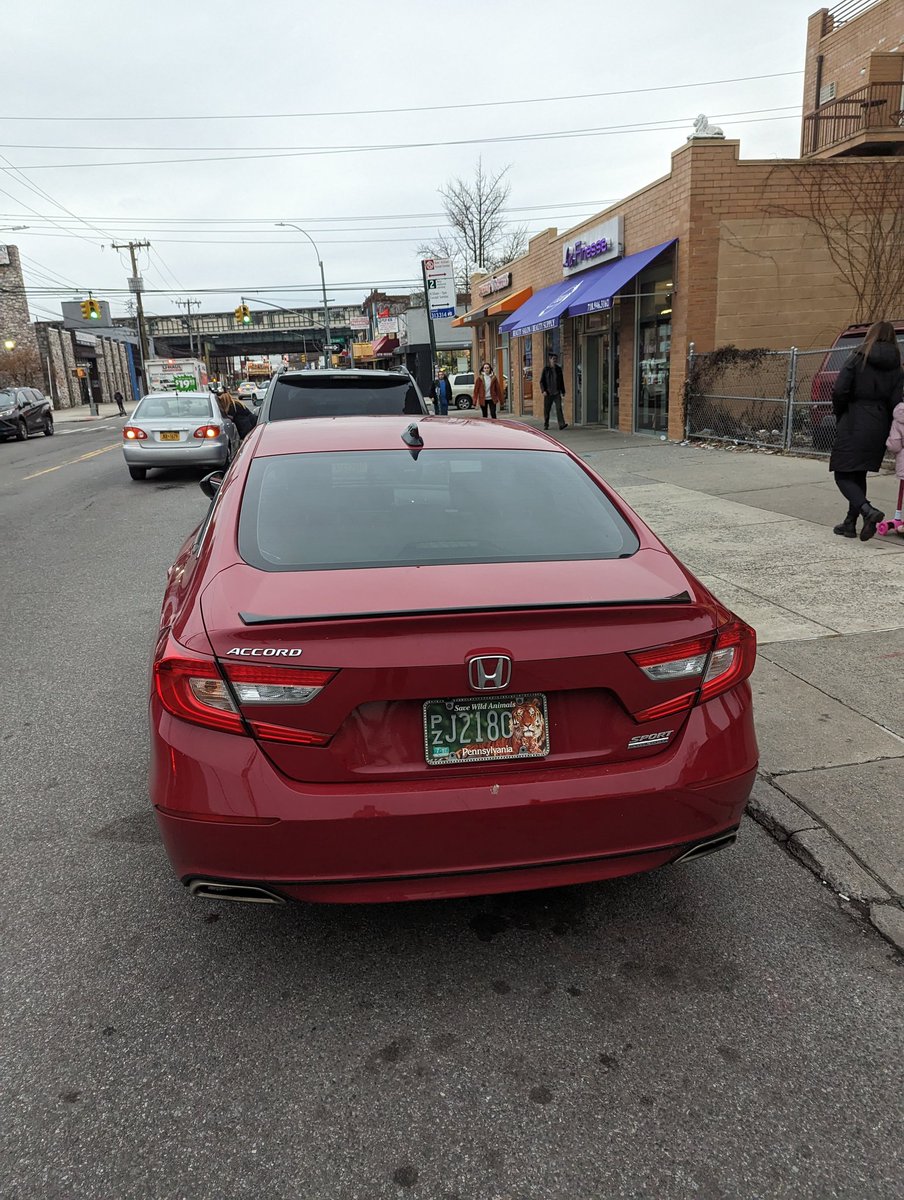 WakefieldBxDave's tweet image. @placardabuse @NYCMayor @NYPDPC Here&apos;s a @PADMVA registered vehicle with @USPS @USPSHelp #FancyHat to steal metered parking.   

CC: @OIGUSPS