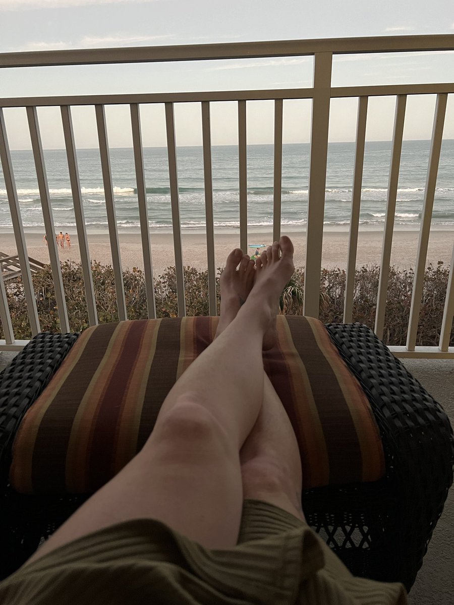 LynnessaWilson's tweet photo. Perfect way to close out the day…on the balcony listening to the waves 🌊 https://t.co/mu4RDeNjhX