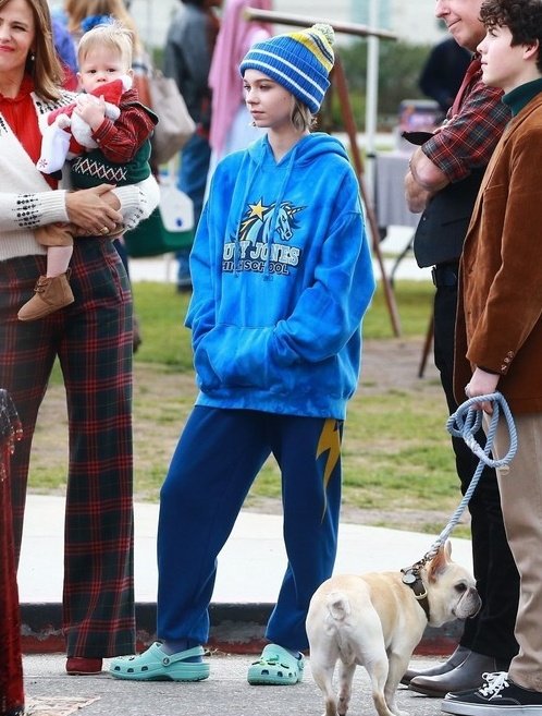 bieuphoriaa's tweet photo. i can't with her outfit https://t.co/S5EjxfZvui
