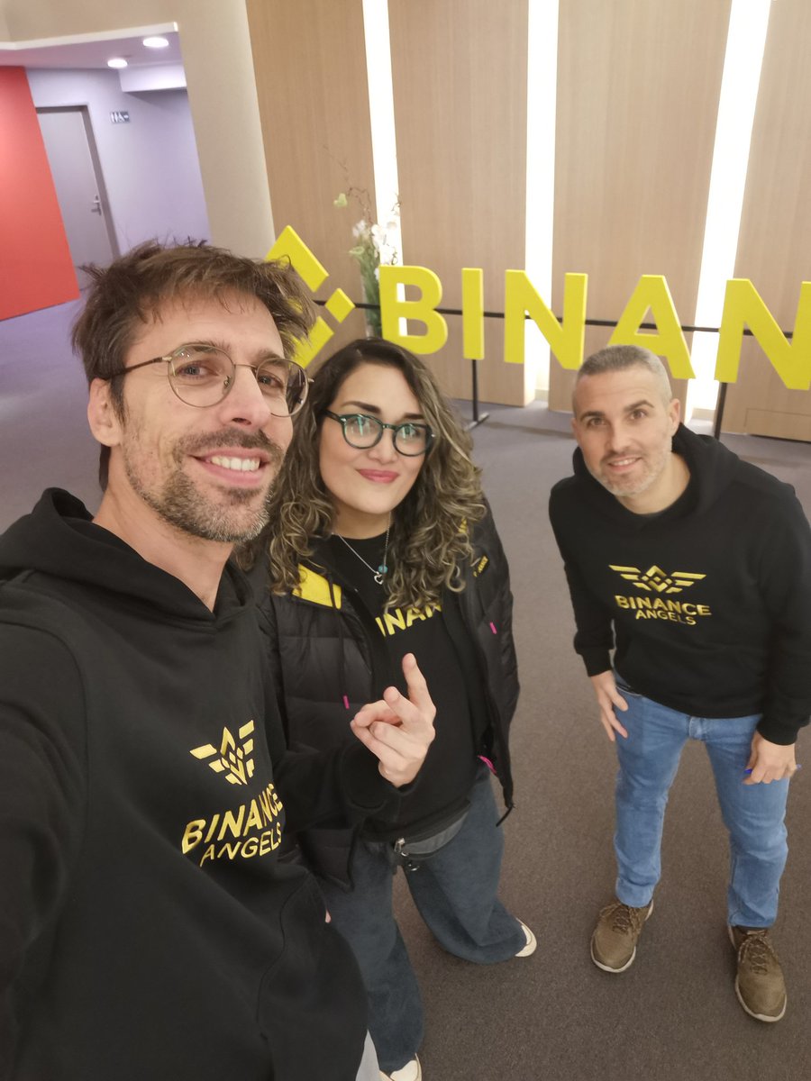 binancenoticias's tweet photo. Disfrutando hoy con los compañeros @binanceangels de @binance y @binance_hispano, en el #BinanceMeetupBCN #Binance #BinanceES https://t.co/Oifdr5mcJk