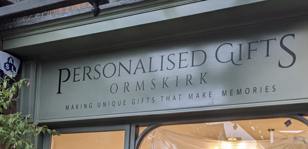 BorntoLosetm's tweet image. Excited to announce our expansion into #WindowDecals and #SignWriting for local #Ormskirk businesses! Let us help you stand out with unique designs made with our #Graphtec vinyl cutter and top-notch graphics. #SmallBusiness #Branding #Advertising #lancashire #Liverpool