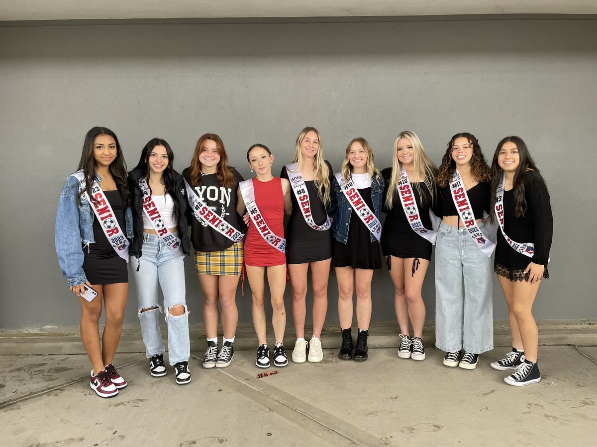 CehsGirls's tweet image. It is Senior Night for the Lady Coyotes as they take on Apollo at 6pm!  Please come out and support our Seniors!