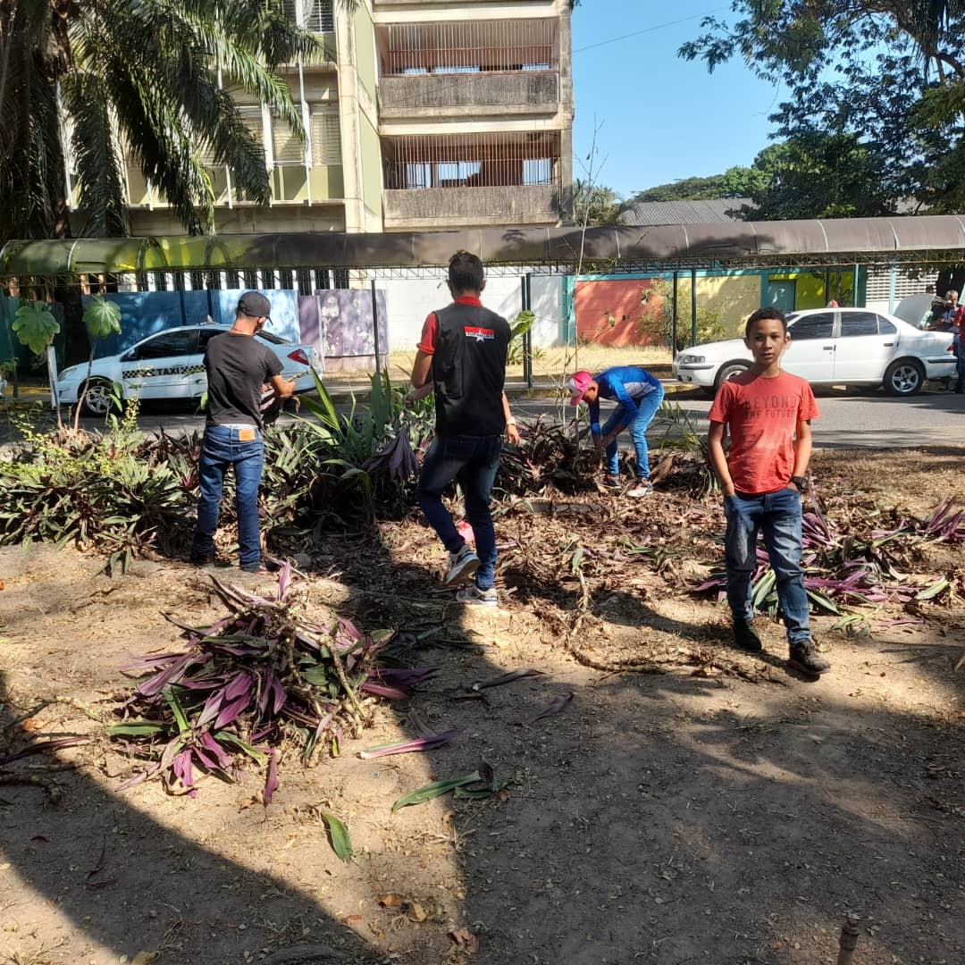 Con #TrabajoYEstudio Juventud del Gran Polo Patriótico en Sinergia con Jóvenes del Barrio,del Edo.<a href="/portuguesamrt2/">@PORTUGUESAMRT2</a> desarrollaron jornada de trabajo voluntario en las instalaciones del hospital Miguel Oraa del Municipio Guanare.
#ComunaYProducción
#BastaDePersecuciónEconómica