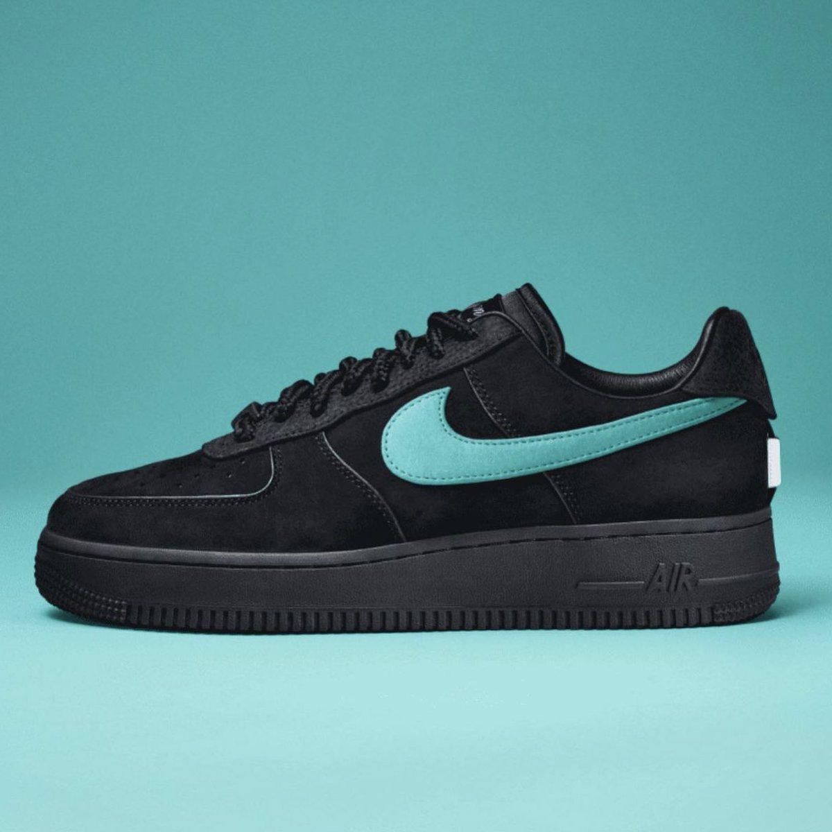 StreetFashion01's tweet photo. Nike x Tiffany &amp; Co. Air Force 1 (2023) https://t.co/MKaqn7oNMw