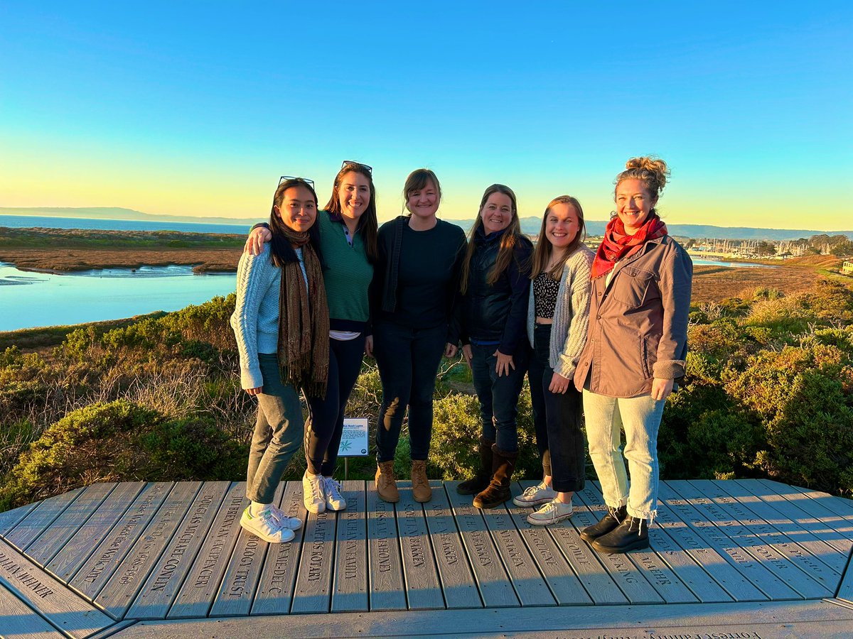 Pond_Doctors's tweet photo. Meet the #PondDoctor team! Left to right: Hannah McGrath, Olivia Pawlyk, Katie Duncan, Dr.Holly Bowers, Kayla Roy, and Dr. Sarah Smith. #AlgaePrize #diatoms #USDepartmentofEnergy @MLMLmarinesci https://t.co/1heysfvIgs