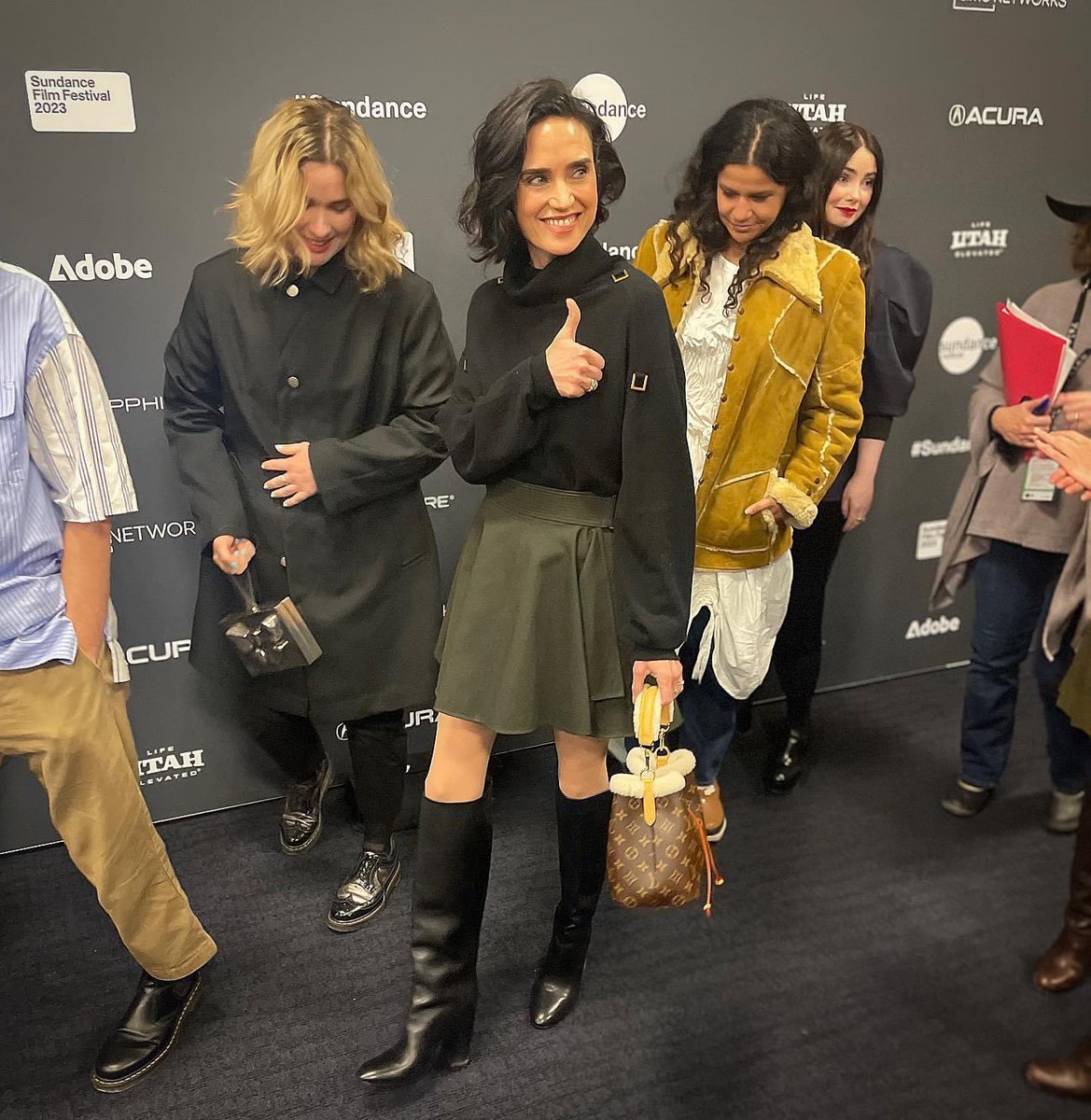 DailyJenco's tweet photo. @TammyReeseMedia @sundancefest @LaKisaRenee1 @NYWIFT [ SUNDANCE 2023 ] 

Jennifer Connelly 👍🏻 at the @sundanceorg Film Festival on January 21, 2023 for #badbehaviourmovie 

📸 lifeminute on Facebook https://t.co/kwLA1ZUs08