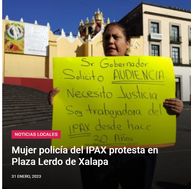 ForoCoatza's tweet image. Mujer policía del #IPAX protesta en Plaza Lerdo de #Xalapa #Veracruz 
 forocoatza.com/noticias-local…