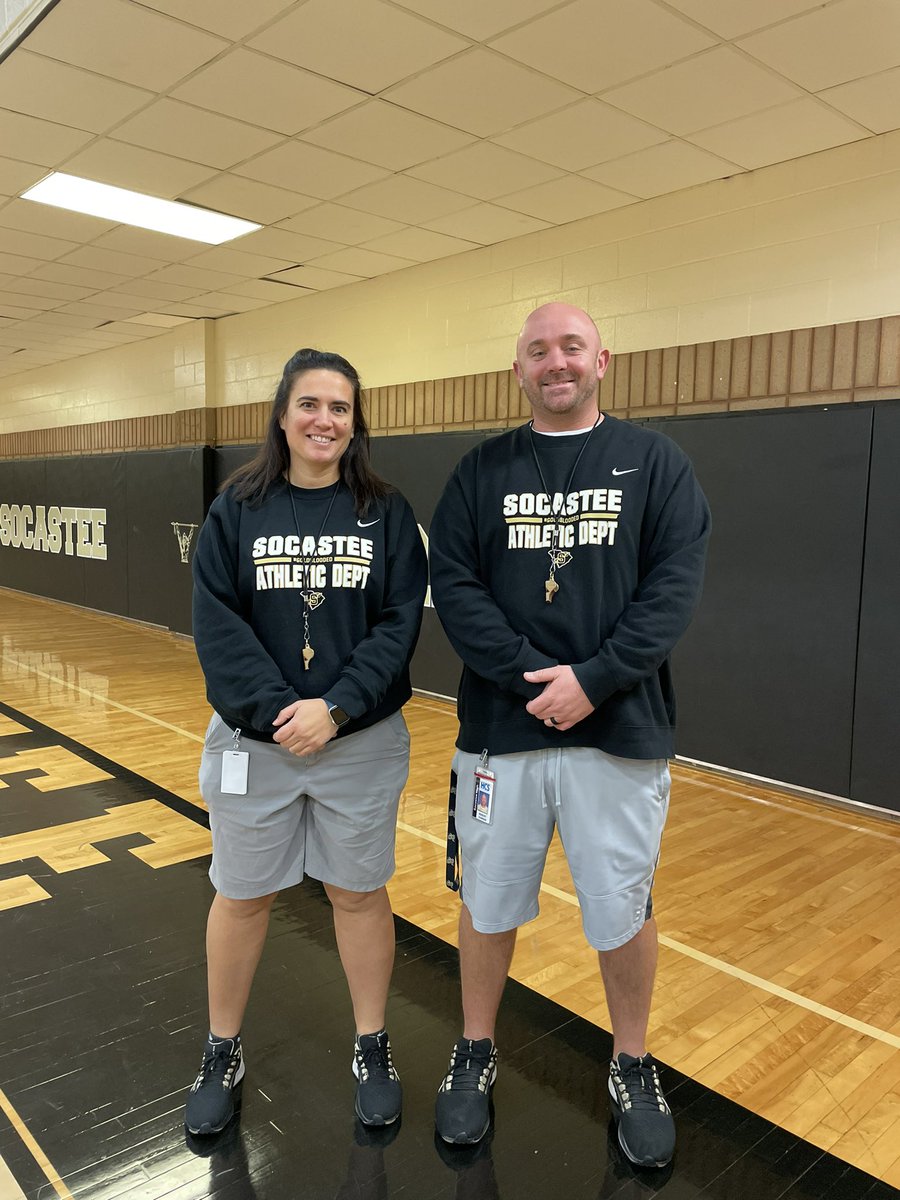 PEatSocastee's tweet photo. TWINS down to matching socks. #BravesPE #seriousaboutPlay #jk #alllaughs @CoachCurran42 @peshoes https://t.co/bhSTYf0uxJ