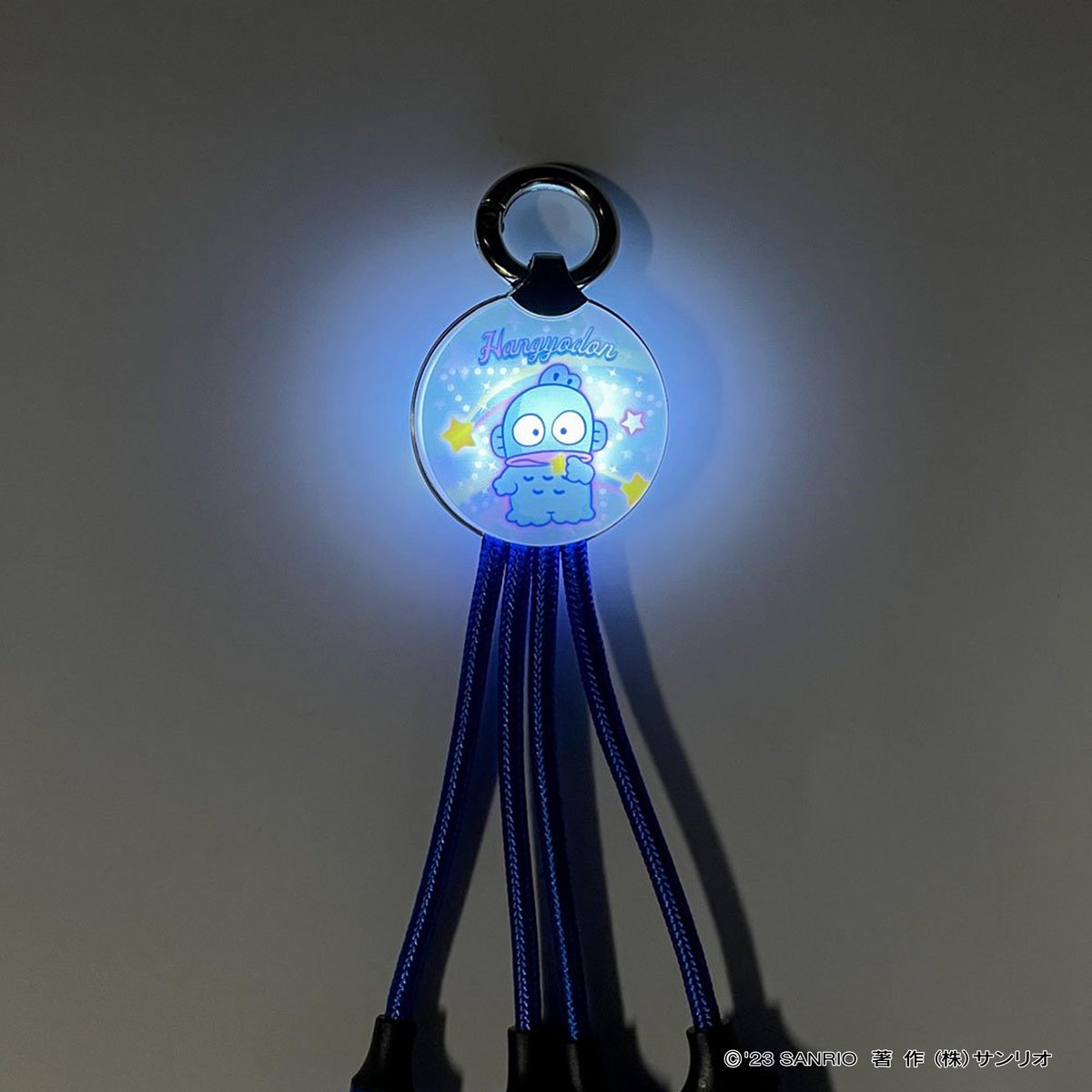 「ハンギョドン 光る充電ケーブルきらきら夜空バッグやポーチなどに付けられるキーホル」|ご当地キティのイラスト