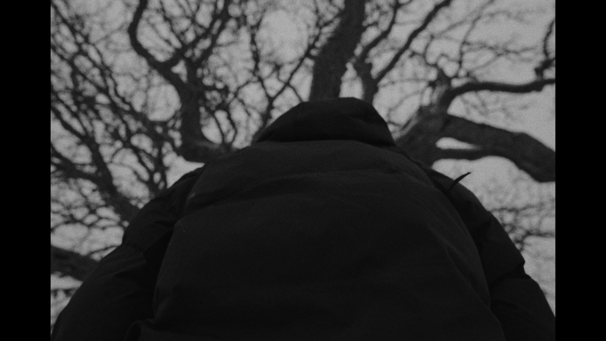 DEW8DEW8DEW8's tweet photo. 💵 Raha valitseb tundeid ja inimesi nende taga!

⛩️ Usk headusesse aitab meil hoida ilmas korda!

🪄 Varsti avaldan lühifilmi "PÜHA PARTISAN". Neo-noir stiilis kriminaalne tükk võimutsevast rahaahnusest. Muusika albumilt “UROBOROS KAHEKSAS".

#neonoir #crime #krimi #tartu #ahnus https://t.co/CVBb7hVYBY