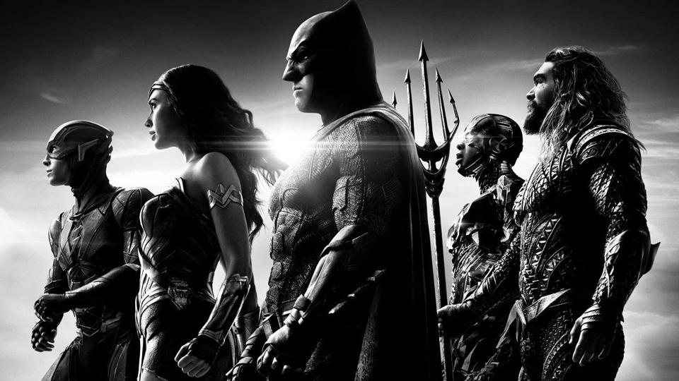 Pregunta seria, ahora mismo, después del anuncio de DC Studios ¿Para vosotros existe lo que conocíamos como DCEU y que contenía las películas de Snyder y todos los demás directores o creéis que el Snyderverse es independiente y solo contiene las películas de Snyder?