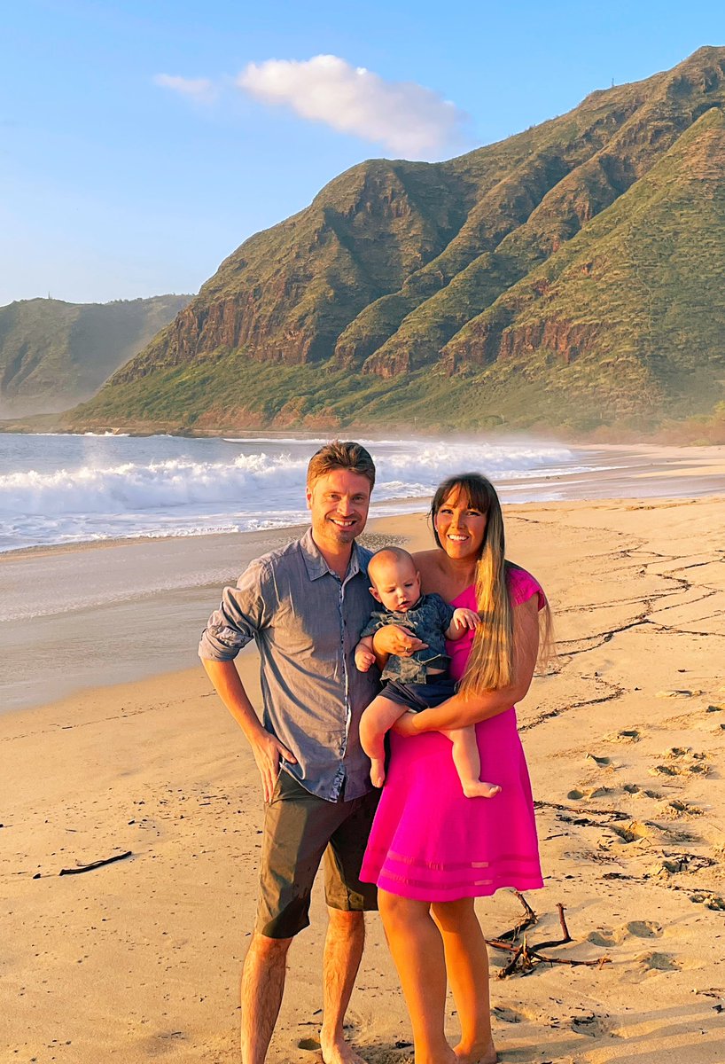 JennaCSharp's tweet image. Crazy last week I was swimming with Sharks and in Oahu with my hubby &amp;amp; baby boy. Now I’m back in the freezing cold 🥶