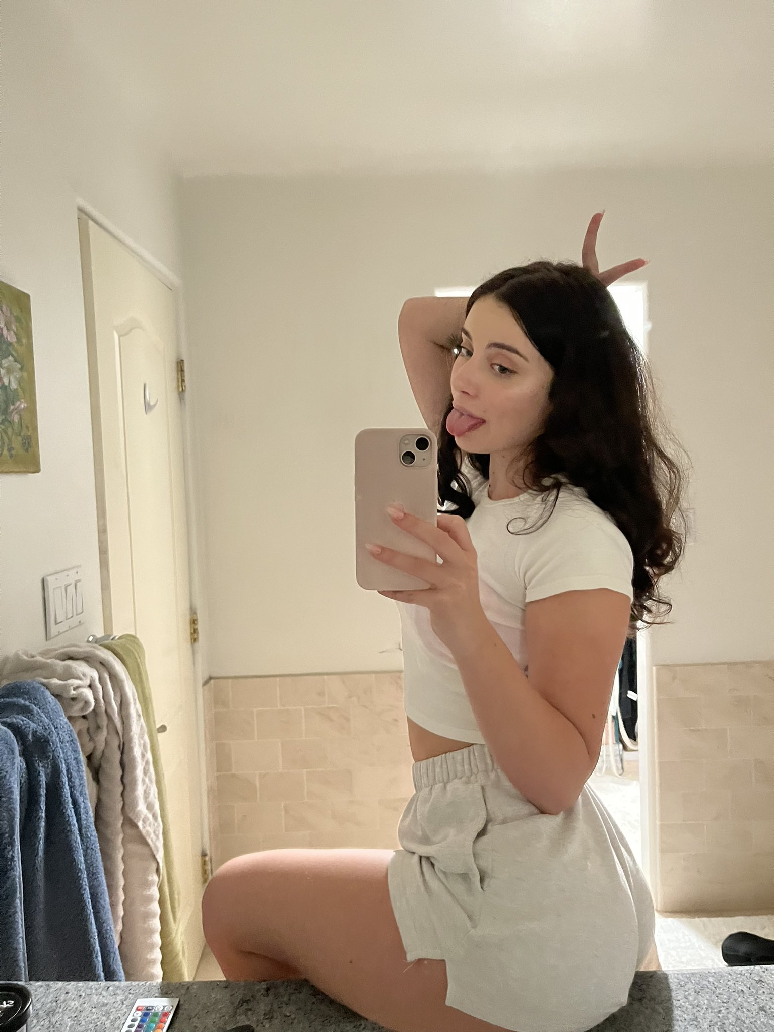 emily (hotblockchain) / Twitter