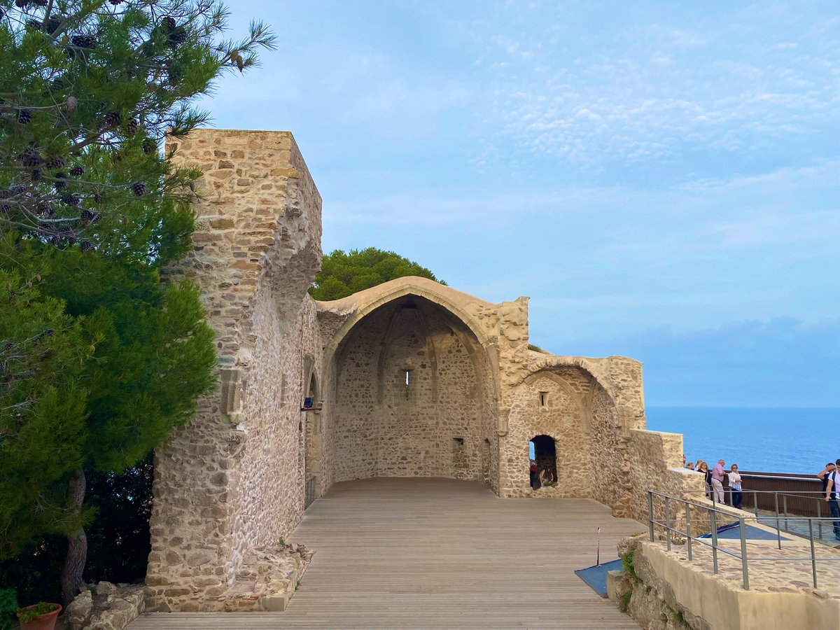 TouristSpain's tweet photo. #TossadelMar 
#costabrava 
#Catalunya 👇🏻🔝

a superb place, at a height 🌊🌴🔝😍 https://t.co/lWxY3iekxU