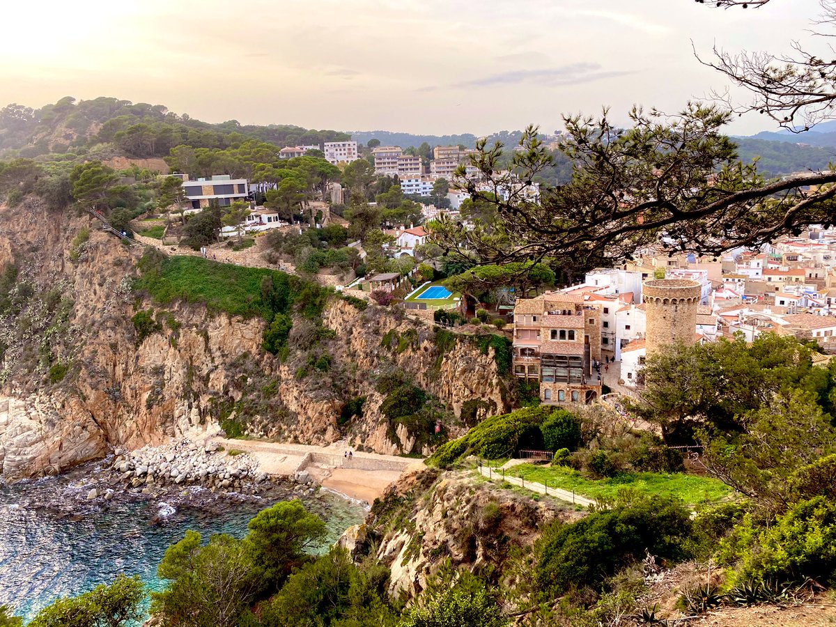TouristSpain's tweet photo. #TossadelMar 
#costabrava 
#Catalunya 👇🏻🔝

a superb place, at a height 🌊🌴🔝😍 https://t.co/lWxY3iekxU