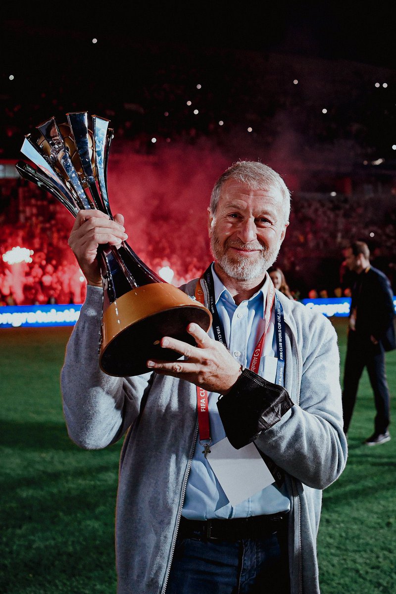FutebolChelsea's tweet photo. Without this man, none of this would have been possible. Left us debt-free which allowed the new ownership to start fresh. Will never forget his contribution to Chelsea.

Thank you, Roman 💙 https://t.co/92jaNYp48m