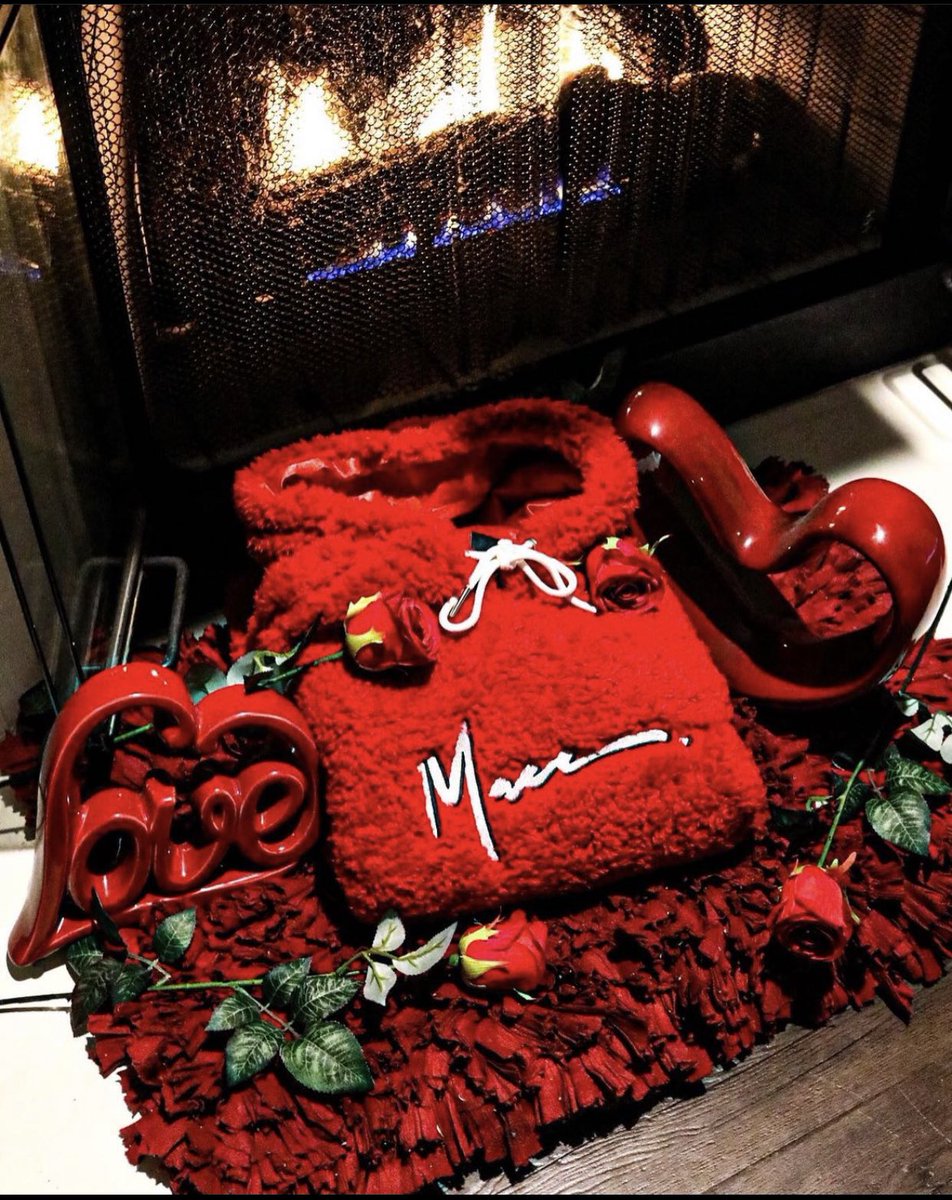 MaccClothing's tweet photo. LIKE to win a FREE Valentines Day Hoodie ❤️🌹

( must be following ) https://t.co/oZwb7LarGe