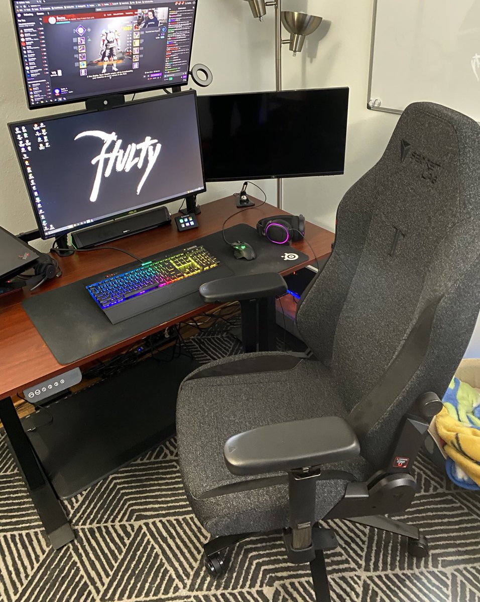 New chair for the setup! #Secretlab