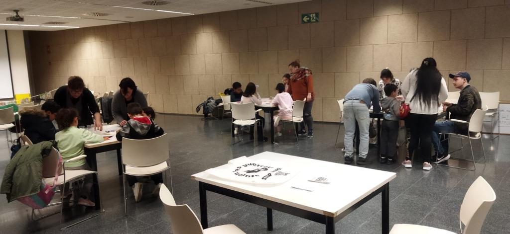 Dia Escolar de la No-Violència i la Pau
L'hem commemorat amb els més petits explicant el conte "El gran llibre".
Ho hem fet a la Biblioteca del Sud de Sabadell
<a href="/JaneNuriaC/">Núria Jané</a> <a href="/FeliuMadaula/">Wall Street Pete</a> <a href="/sbddretscivils/">Sbd de Drets Civils, Feminismes i LGBTI+</a>