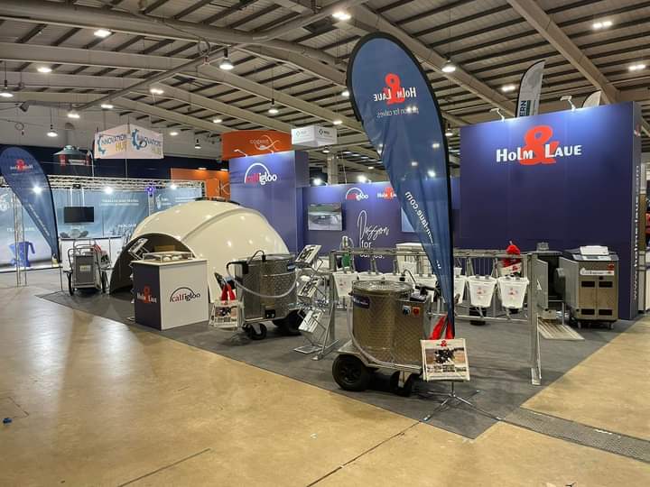 Stand all ready and waiting for customers tomorrow <a href="/Dairy_TechUK/">Dairy-Tech</a> . @Holmandlaue for calf feeding and housing solutions.