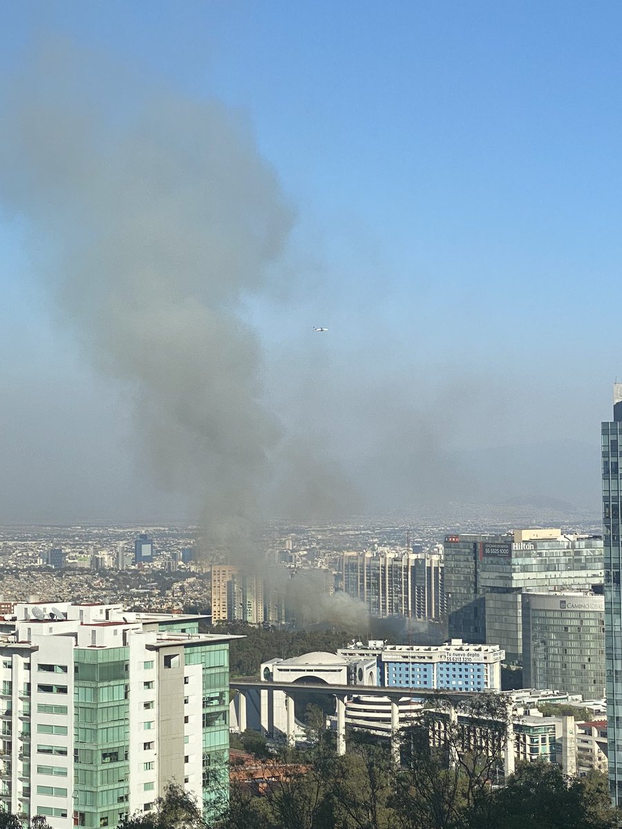 NicoleYaez's tweet photo. Incendio en Santa Fé @C5_CDMX @AlcCuajimalpa @Claudiashein @lopezdoriga https://t.co/asU3uXEIB0