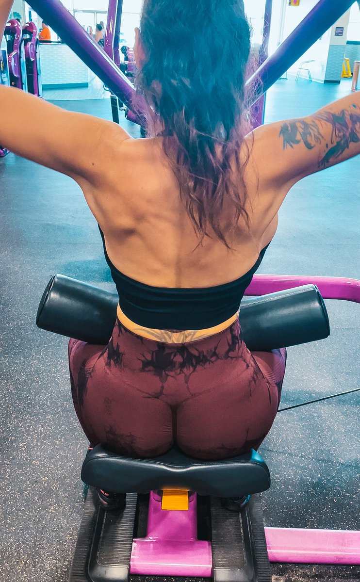 Denielle425's tweet photo. Loving the progress on my back ๐๐๐
#workout #fitness #backday #gym #backprogress #backandbiceps #gymmotivation #gymgirl #fit #fitover40 https://t.co/G5VKtRIpQN