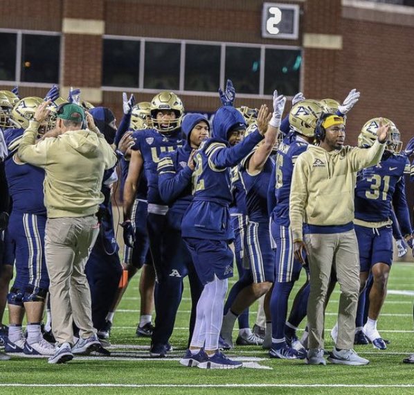 Extremely blessed to receive an offer from University of Akron <a href="/Coach_TBell/">Tre' Bell</a> <a href="/GoldFeetFormula/">Gold Feet Global</a> <a href="/DemetricDWarren/">Demetric D. Warren</a> <a href="/CoachHarriott/">Roger Harriott</a>