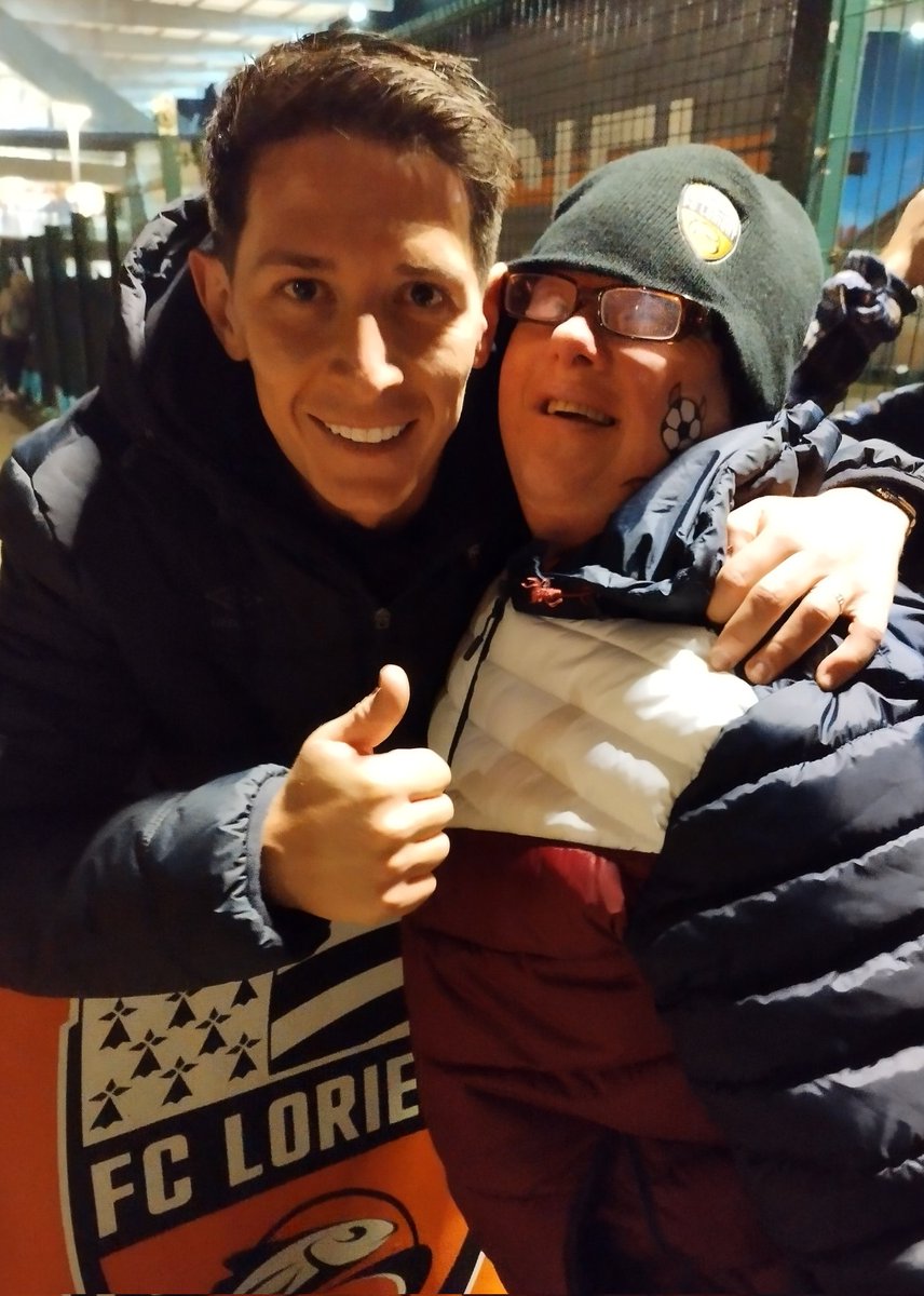 Notre capitaine <a href="/Abergellaurent/">Laurent Abergel</a> fête ses 30 ans. Nous lui souhaitons un heureux anniversaire. Philippe te fait un énorme bisou. A dimanche. Bon rétablissement Laurent