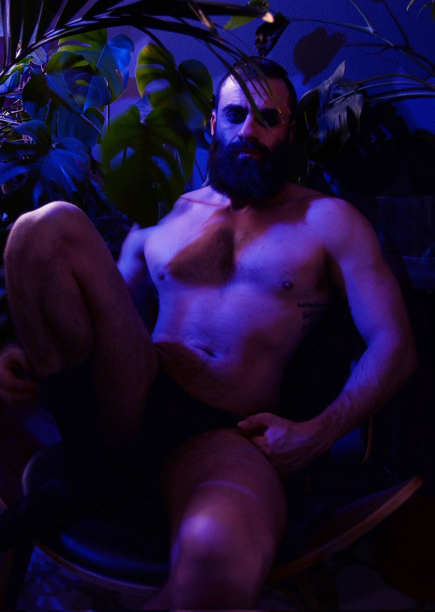 BeardedMasterX's tweet photo. Jungle dad π¦π¦§
#beardedguy #beardedmaster #masterfetish #BEARDS https://t.co/v4DDuDRv1N
