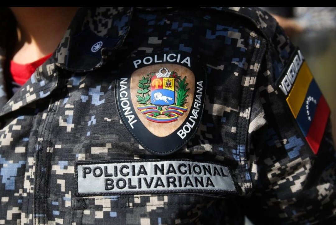 #31ENE || Funcionarios de @pnbvzla en #Socopó realizaron la captura de Antoni Luis Salazar de 22 años de edad, por el delito de porte ilícito de arma de fuego.

#BastaDePersecuciónEconómica 
#AperturaJudicial2023
