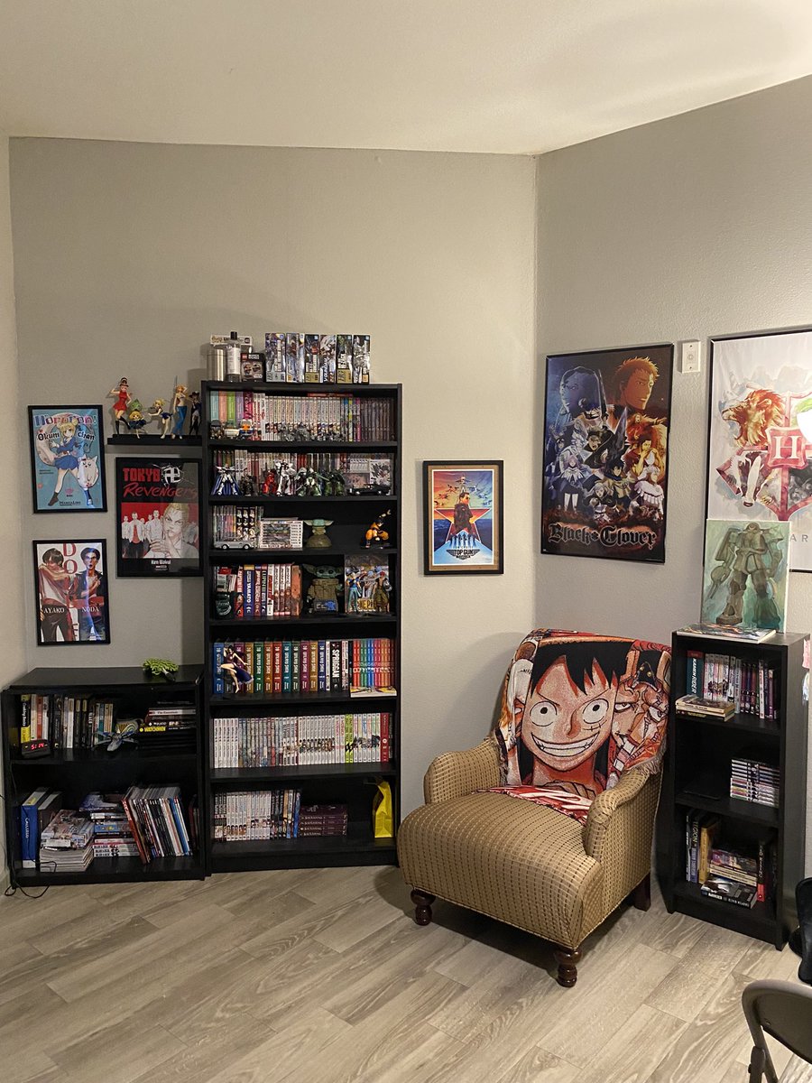 It’s gonna be very annoying to take all of this down when I end up moving out of here 😅 but for now it looks great