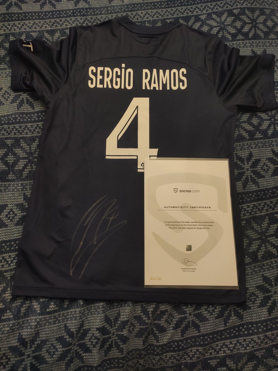 An_Hu7's tweet photo. Muchas gracias a https://t.co/pRkSnqpF1J por está gran camiseta firmada por Sergio Ramos por el top 2 del ranking de la copa del mundo de Qatar. @SergioRamos @SociosESP @socios @SociosBrasil @ChilizESP @Chiliz_Arg
@SociosItalia @alex_dreyfus @ChilizChile @ChilizMx @SociosUSA. https://t.co/2v1jj6Vyvv