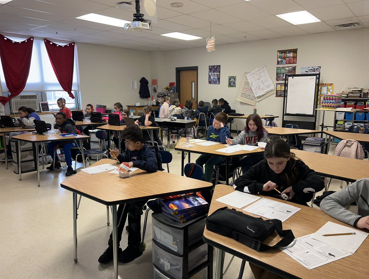 Another great day of centers. The kids did a great job at the teacher table, working independently and love the listening station! <a href="/parker_middle/">Parker Middle School</a> <a href="/MikeByron7/">Mike Byron</a> <a href="/Taunton_Schools/">Taunton Public Schools</a>