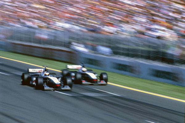 Formula1Verse's tweet photo. 1/65
E É DADA A LARGADA!!!!
NUM MOMENTO HISTORICO @DavidF1V COLOCA SEU COMPANHEIRO @F1vMika DE LADO E FAZ UMA FOTO QUE PODE REPRESENTAR A PROXIMA DOMINANCIA DA F1!!!!

@F1Irvine (@FerrariF1v) Não decepciona e ultrapassa 7 para chegar na 6 posição!! https://t.co/u905Gc37sL