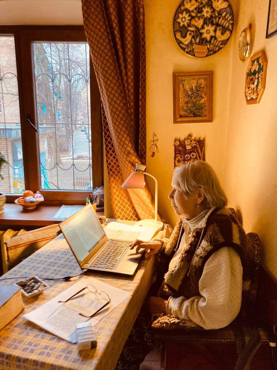 🧵Тред про вічну бунтарку, матріархиню української історичної науки, перекладачку з класичних мов, професорку катедри історії НаУКМА і просто улюбленицю Кліо Наталю Яковенко, яка в березні попри війну залишалася в Києві і перекладала Тита Лівія🧵