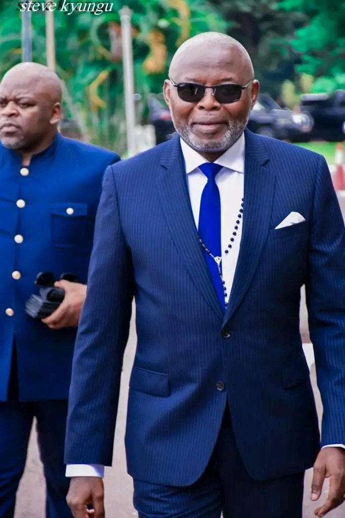 Joseph1Dimandja's tweet photo. Le leader de l'#UNCrdc hon. @VitalKamerhe1 était présent dans l'arrivée du @Papefrancois2 à Kinshasa aujourd'hui, @Leonnguwa2 @Billykambale @MichelMoto1 @GabrielLoketo @MeschackKalombo. https://t.co/BnKHBh43s6