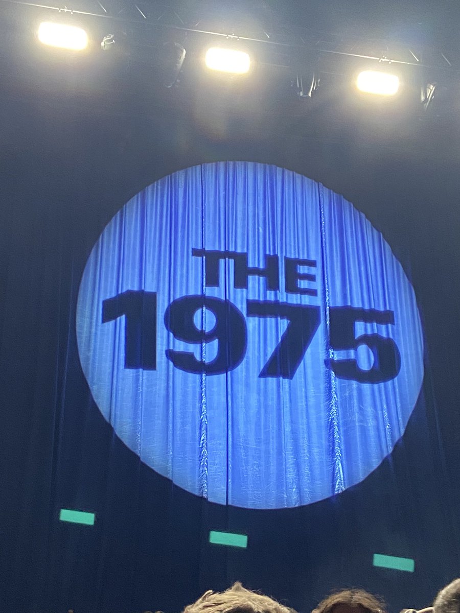 #The1975 #The1975concert wow he knows how to entertain and shock his audience which made it one of the best vibes for a concert . Being nearly 50 little raises my eyebrows but drinking smoking &amp; manly suggestion movements 😳great concert