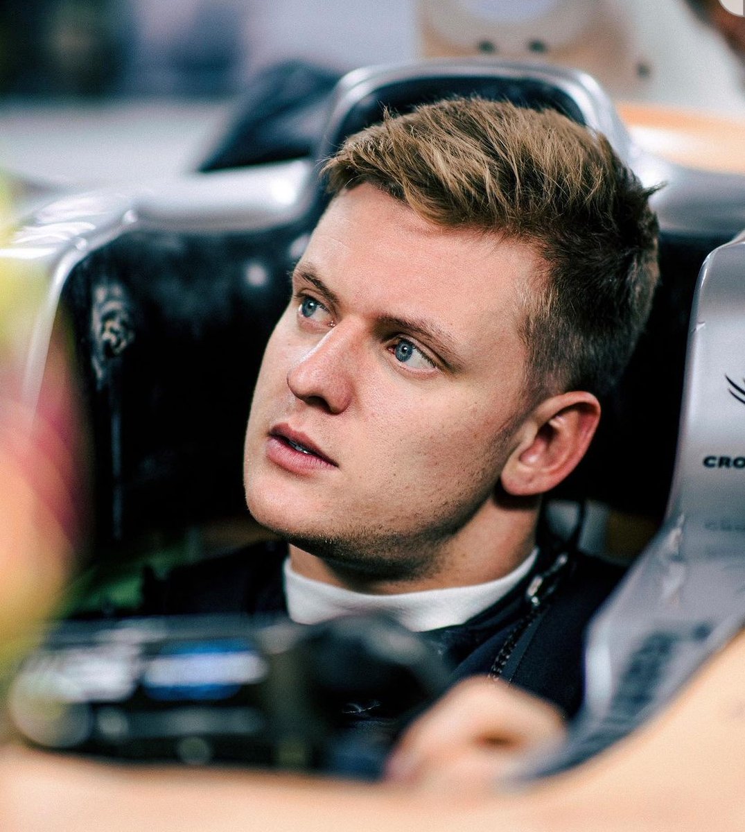 LOCKER ROOM TALK tweet media