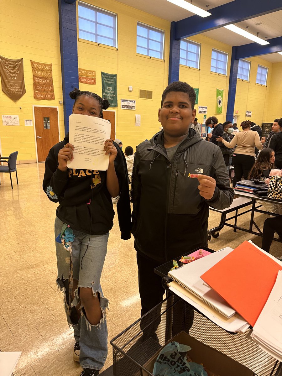 SoniaMatthew2's tweet image. Leadership is embedded in all that we do everyday! Thanks to these two leaders for handling the mission of rewarding our other young leaders during lunch today! #middleschoolvibes #youthleadership ⁦@SmallwoodMS⁩