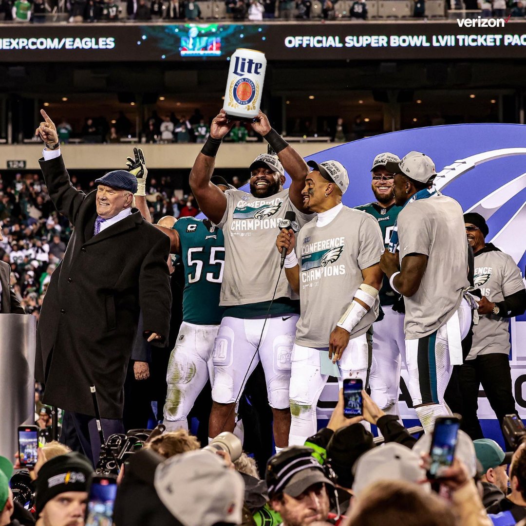 We're going to the SuperBowl 🏈🦅 BRB stocking up on the Miller Lite until February 12th 😍🍻

📸: @philadelphiaeagles