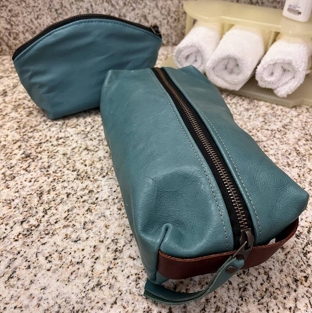 LynnsLids's tweet photo. Travelling with @lynnlornaygkhomes to a real estate conference… with my @piprobins 2019 Dopp Kit &amp; brand new Make-Up Pouch in gorgeous teal full grain leather, of course! ❤️ Thanks, Gillian! You make beautiful functional bags! (And I love that I thin… https://t.co/gHQWtra59s https://t.co/uL9SeU6P6K