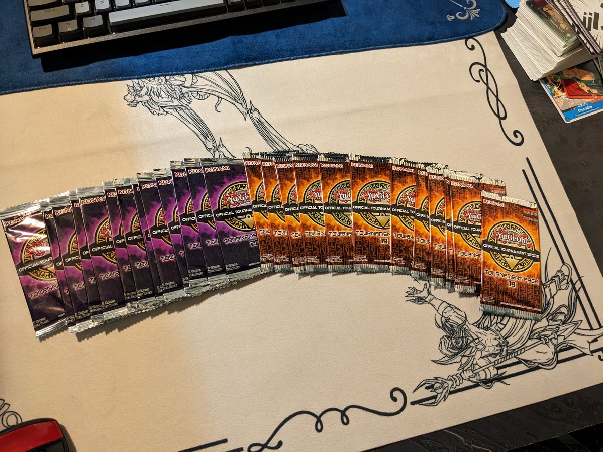 No stream tonight, instead here's a giveaway of 13 OTS20 and 12 OTS19! No follower goal, just retweet and follow to be entered!
I'll be announcing the winner next week so you can hopefully get these in time for Valentine's day 🥰